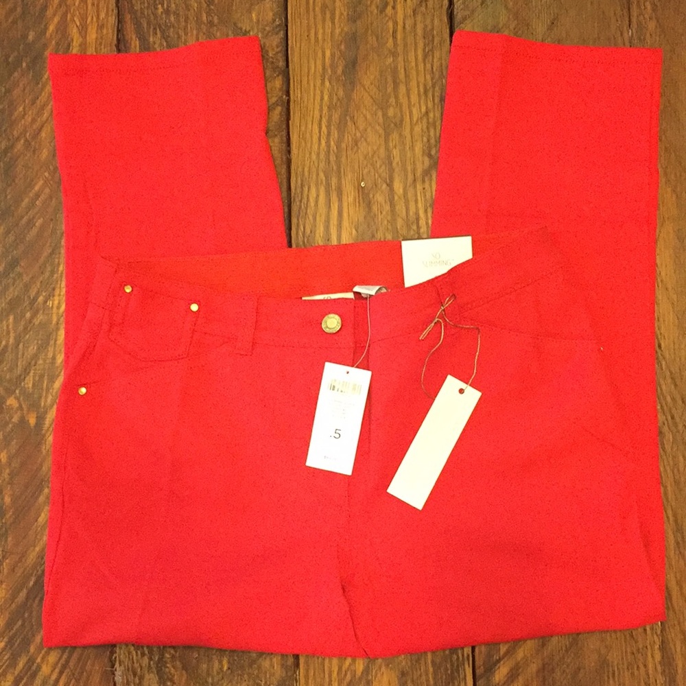 NWT Chico’s Getaway crop in size 0.5 (size 6)